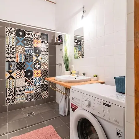 Apartment Vivid Downtown Close To Kalvin Ter